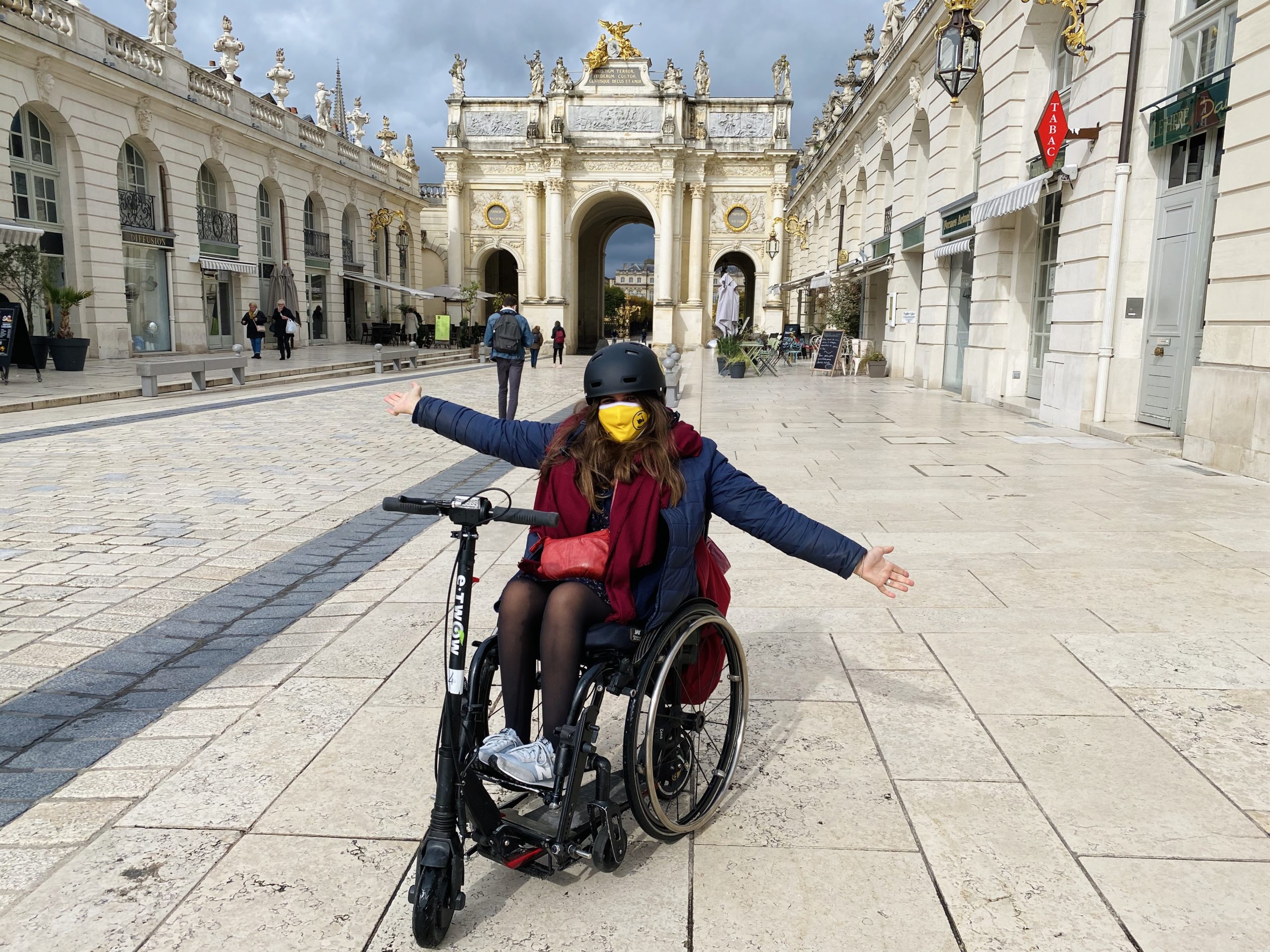  Omni : une fixation pour utiliser les trottinettes électriques en fauteuil roulant